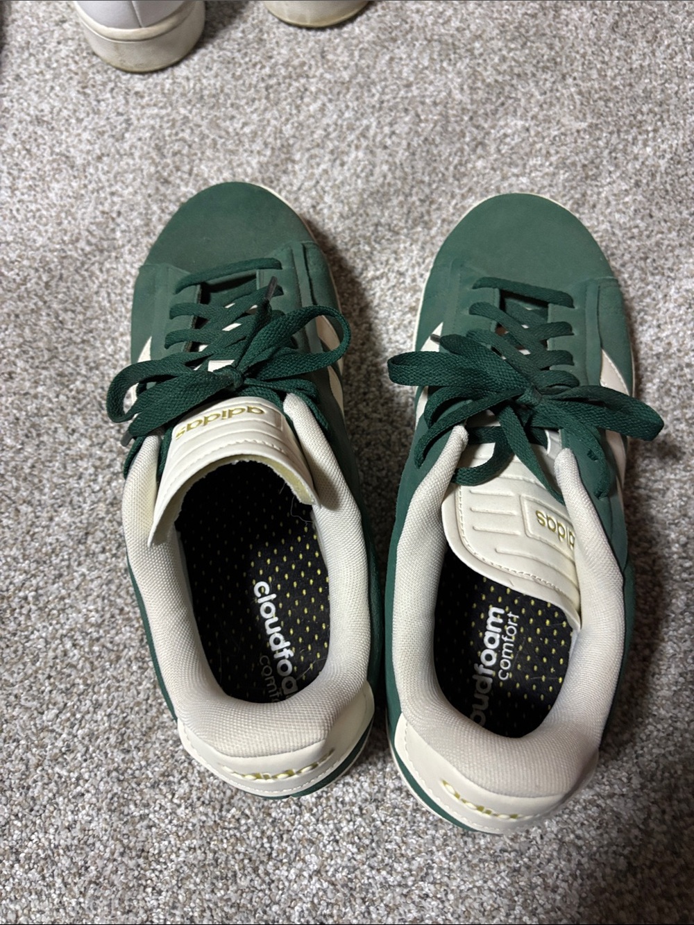 adidas men’s  Forest Green and Cream Low-Top Sneakers size 11
